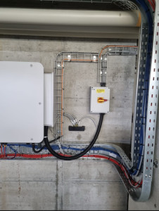 Photo de galerie - Installation onduleur et rotatif + chemin de câble 