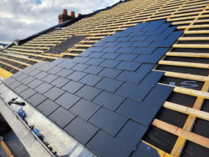 Photo de galerie - Couverture ardoise fibro avec pose isolant actis multi couche avec gouttière Nantaise 