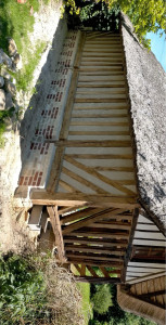 Photo de galerie - Changement des pan de bois sur la totalité du bâtiment avec la pose de pièce de bois en chêne vieilli par moi même et pose de l’entre colombage 