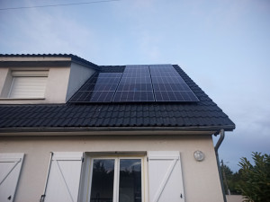 Photo de galerie - - entretien toiture ;
- pose de panneaux solaires ;
- travaux à proposer. 