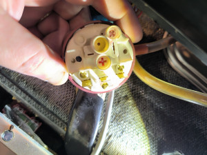 Photo de galerie - Pressostat lave vaisselle HS ainsi que l'électrovanne d'alimentation en eau aquastop, changement et essai concluant.