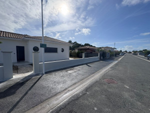 Photo de galerie - Muret de clôture avec deux ouverture portail er portillon montage et enduit 