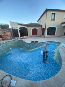 Photo de galerie - Passage à l’acide, nettoyage piscine et rejointage de carreaux