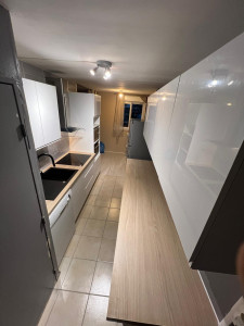 Photo de galerie - Installation des cuisines 