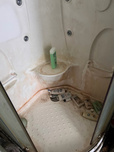 Photo de galerie - Nettoyage salle de bain en profondeur 