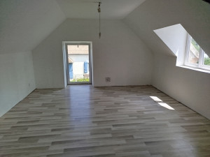 Photo de galerie - Pose de parquet flottant sur une isolation phonique en feutre.
