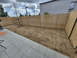 Photo de galerie - Préparation de sol, ainsi que semis de pelouse.