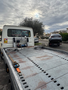 Photo de galerie - 2 dépanneuse 24/7