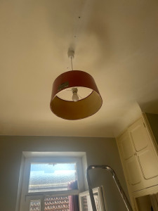 Photo de galerie - Installation lustre dans une cuisine fournie par la cliente.