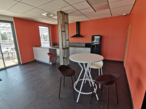 Photo de galerie - Conception sur-mesure et installation d'une cuisine d'entreprise.
Coloris sélectionnés par le client