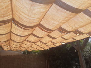 Photo de galerie - Creation vélo sur carglas 4 pans en toile de jute naturelle sur câble inox bateau