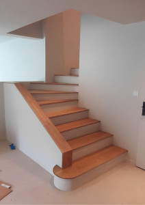 Photo de galerie - Habillage escalier béton en chêne massif 
Très belle réalisation 