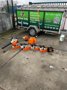 Photo de galerie - Je suis équipé en matériel professionnel remorque, pour évacuer toutes les végéta uber 