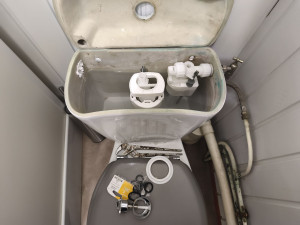 Photo de galerie - Installation sanitaire de la chasse d'eau des wc