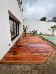 Photo de galerie - Création d’une terrasse en bois exotique ( muiracatiara ) 