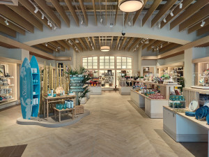 Photo de galerie - Rénovation d'un boutique, j'ai participé a la fabrication et a la pose de toutes les menuiseries présentes dans la boutique.