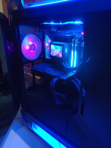 Photo de galerie - Montage et nettoyage de l'ordinateur hardware et software.