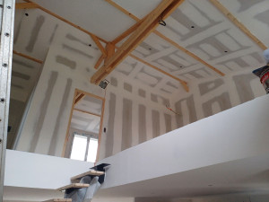 Photo de galerie - Réalisation complète plafonds ,cloisons, doublages murs périphériques et traitement des joints 