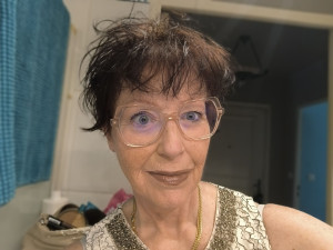 Photo de galerie - Auxiliaire de vie certifiée par la Croix Rouge. je travaille auprès des personnes âgées ainsi que des personnes handicapées j'ai de l'empathie un cœur gros comme ça.