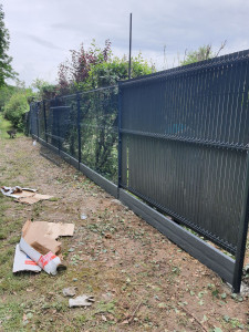 Photo de galerie - Pause de grillage rigide et occultant 