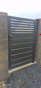 Photo de galerie - Pose de portillon et portail aluminium 