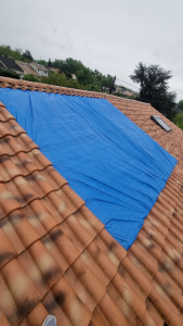 Photo de galerie - Intervention d'urgence mise en bâches prise en charge par votre assurance 