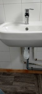 Photo réalisation - Plomberie - Installation sanitaire - Ismail (Homme toutes mains) - Perpignan (Saint-Martin 4) : Pose lavabo et raccordement