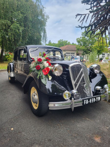 Photo de galerie - Location avec chauffeur de véhicules vintages pour mariage ou autres...