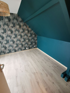 Photo de galerie - Pose de tapisserie et peinture 