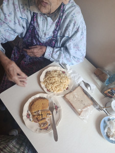 Photo de galerie - Préparation des repas et aide au quotidien auprès des personnes âgées.