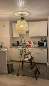 Photo de galerie - Installation lustres 