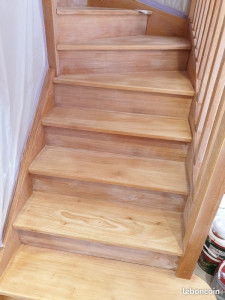 Photo de galerie - PONCAGE ESCALIER EN BOIS