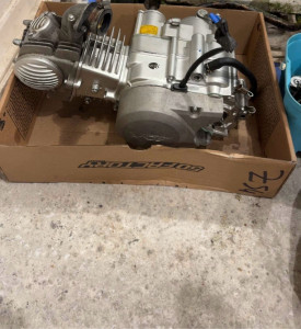 Photo de galerie - Démontage complet moteur dirt 125 pour remplacement de la boîte de vitesse (suite à une casse), changement joint moteur complet + contrôle divers, remontage distribution, piston cylindre ect. 