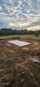 Photo de galerie - Création d'une dalle 3x5 et mise en forme des terres autour.