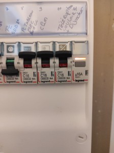 Photo de galerie - Dépannage changement de disjoncteur différentiel 16 ampères pour la climatisation puis changements du télérupteur par un silencieux