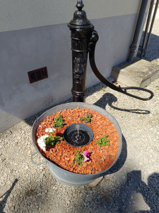 Photo de galerie - Création bacs a fleurs plus fontaine 