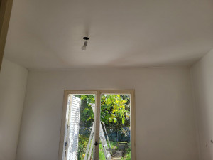 Photo de galerie - Après ratissage, peinture effectuée au plafond 