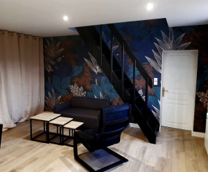 Photo de galerie - Pose de papier peint et sol PVC pour créer un espace cosy