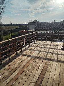 Photo de galerie - Pose de terrasse en bois et fabriquation des garde de corps en bois 