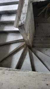 Photo de galerie - Coffret et couler l'escalier. 