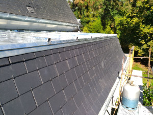 Photo de galerie - Pose ardoise tuile zinc gouttière démoussage 