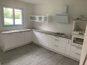 Photo de galerie - Pose de la cuisine selon le projet de notre client 