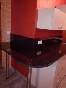 Photo de galerie - Plan de travail petit déjeuner en granite suivant mes plans