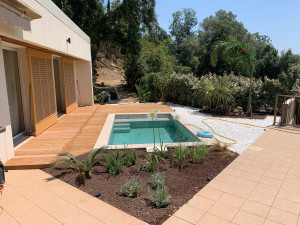 Photo de galerie - Création terrasse en bois, carrelage piscine, et aménagement jardin 