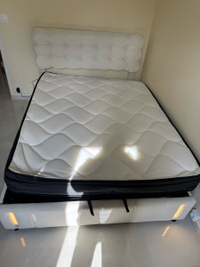 Photo de galerie - Montage lit coffre avec led intégré 