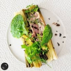 Photo de galerie - Poireaux ficelés comme un rôti, herbes du Pic St Loup