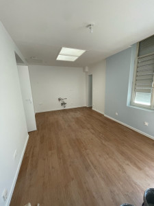 Photo de galerie - Pose de plaque de plâtre - Enduit - Peinture (rouleau et airless)