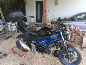 Photo de galerie - Installation top case moto 