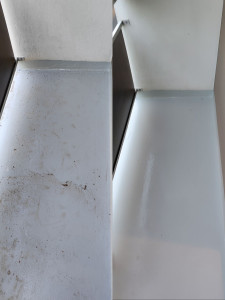 Photo de galerie - Nettoyage Balcon: Brossage, nettoyage à l'eau, dépoussiérage et lavage des barres de fer.