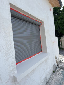 Photo de galerie - Peinture contour fenêtre tableau plus appui de fenêtre